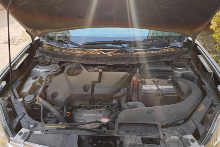 Used Nissan X-Trail 2010 2.5L CVT Flagship Edition 4WD Engine Bay