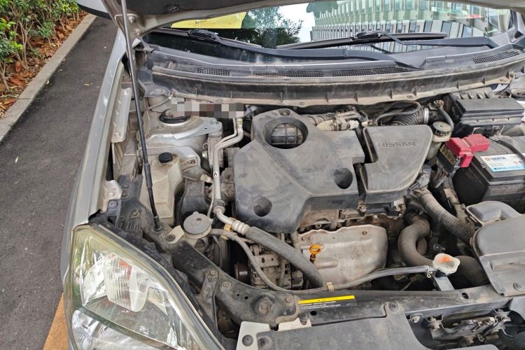 Used Nissan X-Trail 2010 2.5L CVT Luxury Edition 4WD Engine Bay Right