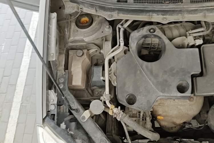 Used Nissan X-Trail 2010 2.5L CVT Luxury Edition 4WD Engine Bay Right