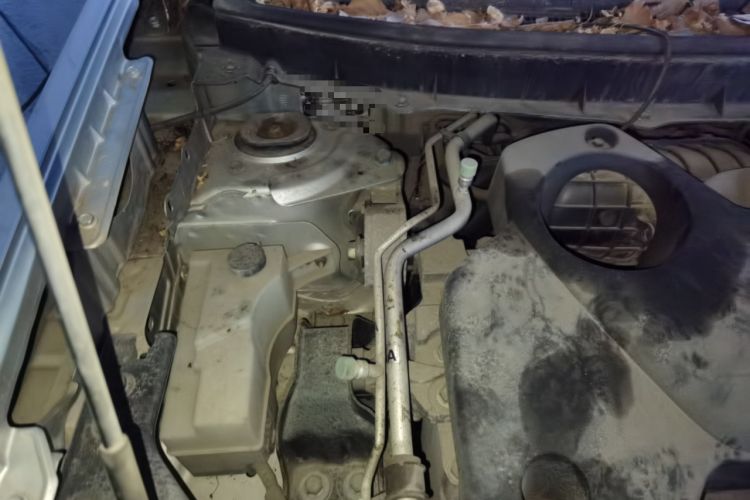 Used Nissan X-Trail 2010 2.5L Manual Luxury Edition 4WD Engine Bay Right