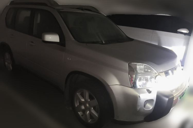 Used Nissan X-Trail 2010 2.5L CVT Flagship Edition 4WD Front Right 45 Deg