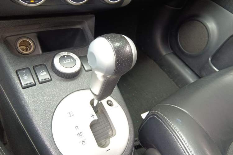 Used Nissan X-Trail 2010 2.5L CVT Luxury Edition 4WD Gear Lever