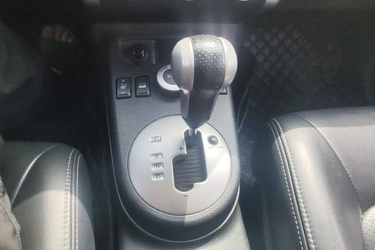 Used Nissan X-Trail 2010 2.5L CVT Luxury Edition 4WD Gear Lever