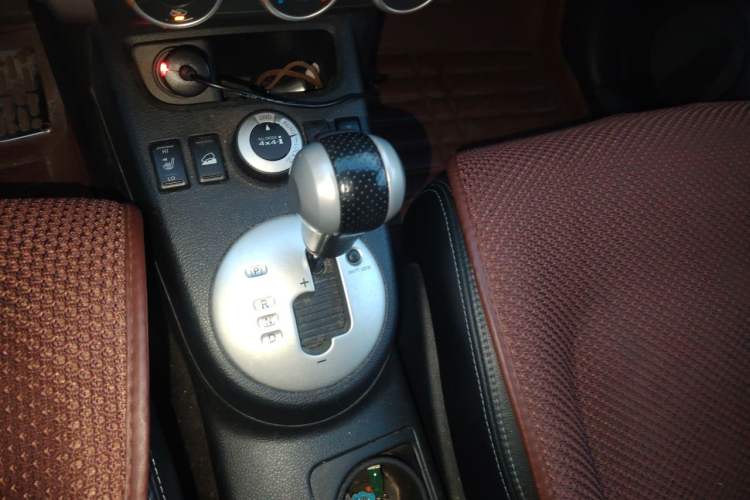 Used Nissan X-Trail 2010 2.5L CVT Luxury Edition 4WD Gear Lever