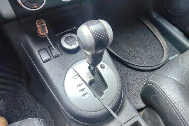 Used Nissan X-Trail 2010 2.5L CVT Luxury Edition 4WD Gear Lever