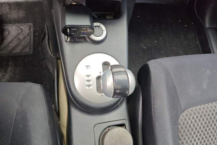 Used Nissan X-Trail 2010 2.0L CVT Comfort Edition 4WD Gear Lever