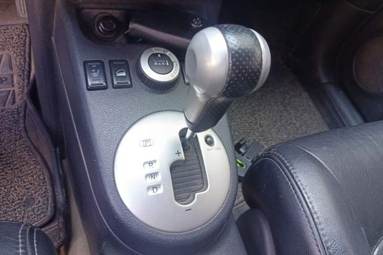 Used Nissan X-Trail 2010 2.5L CVT Luxury Edition 4WD Gear Lever