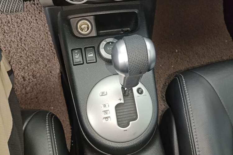 Used Nissan X-Trail 2010 2.5L CVT Luxury Edition 4WD Gear Lever
