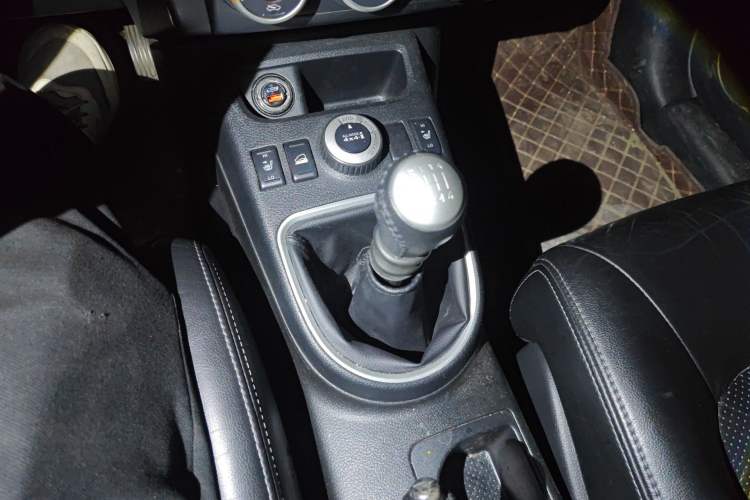 Used Nissan X-Trail 2010 2.5L Manual Luxury Edition 4WD Gear Lever