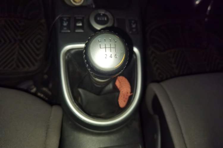 Used Nissan X-Trail 2010 2.5L Manual Luxury Edition 4WD Gear Lever