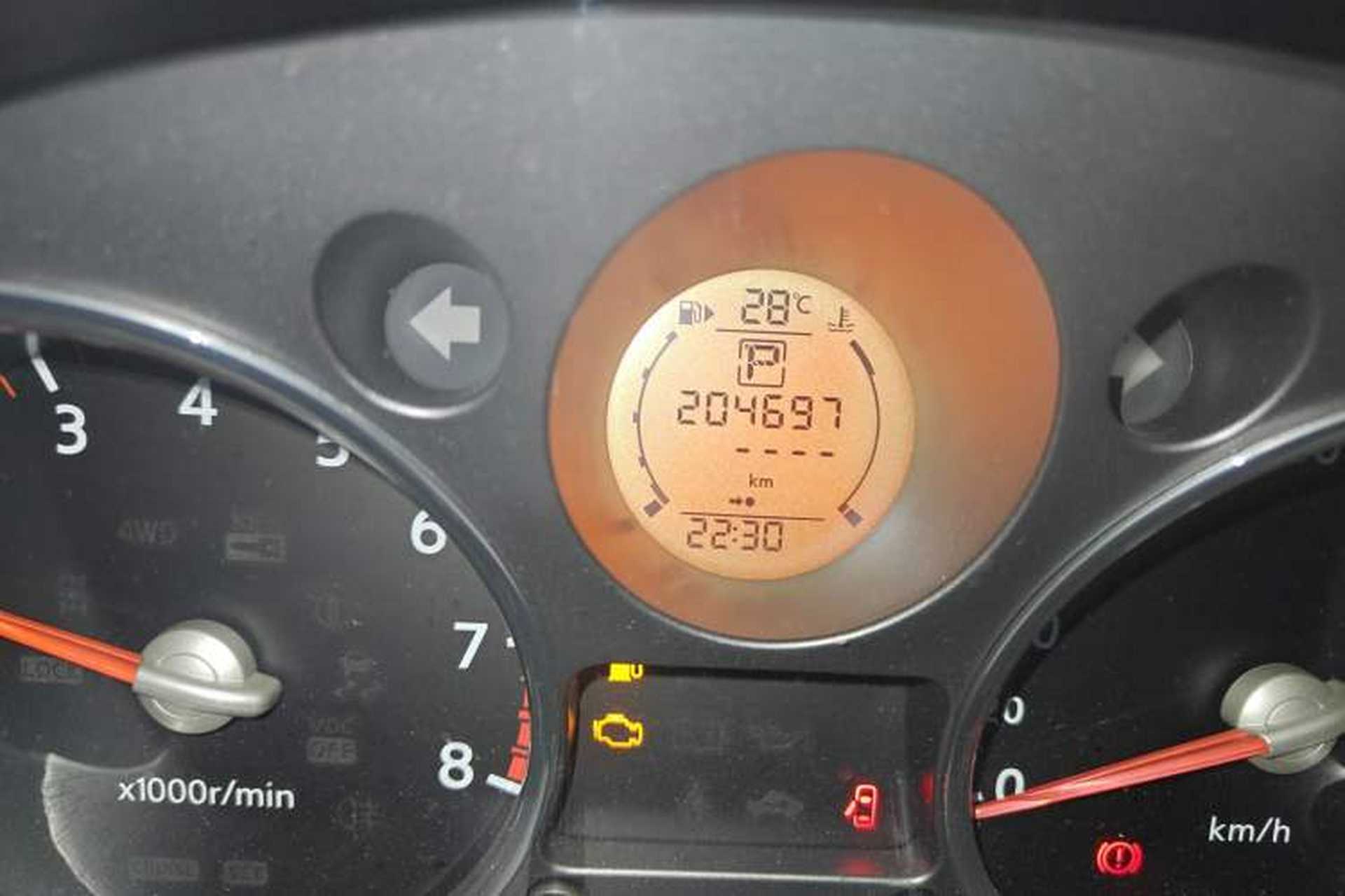 Used Nissan X-Trail 2010 2.5L CVT Luxury Edition 4WD Odometer Close Up