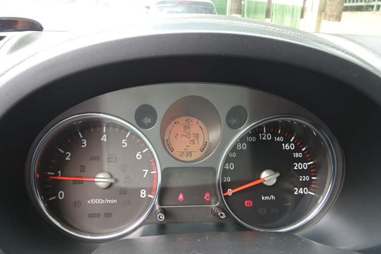 Used Nissan X-Trail 2010 2.5L CVT Luxury Edition 4WD Odometer Close Up