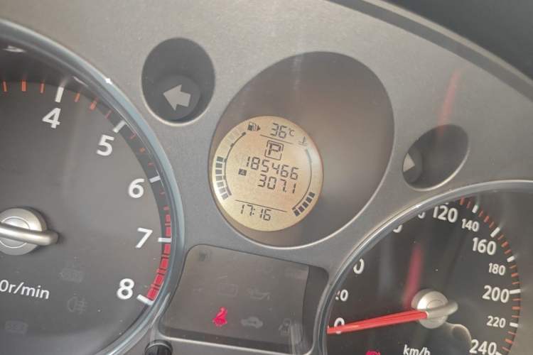 Used Nissan X-Trail 2010 2.5L CVT Flagship Edition 4WD Odometer Close Up
