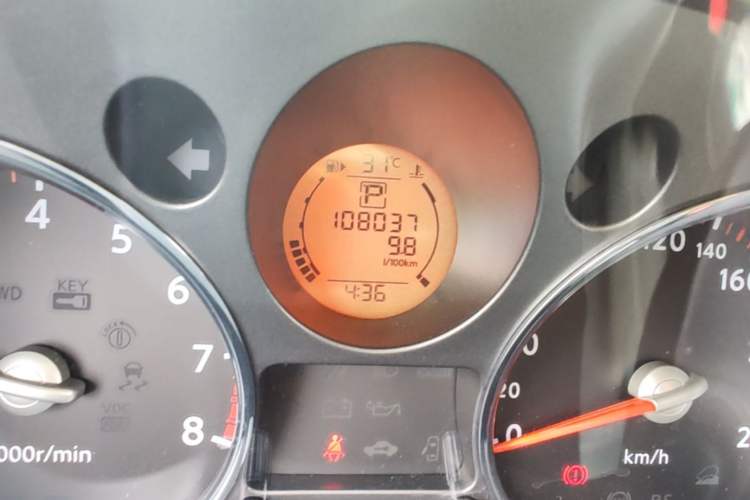 Used Nissan X-Trail 2010 2.5L CVT Luxury Edition 4WD Odometer Close Up