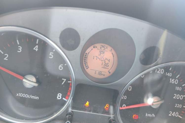 Used Nissan X-Trail 2010 2.5L CVT Luxury Edition 4WD Odometer Close Up