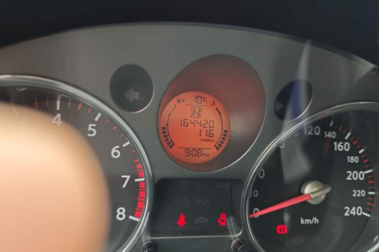 Used Nissan X-Trail 2010 2.0L CVT Comfort Edition 4WD Odometer Close Up