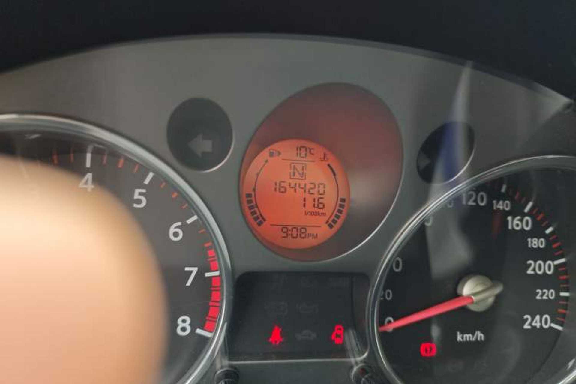 Used Nissan X-Trail 2010 2.0L CVT Comfort Edition 4WD Odometer Close Up