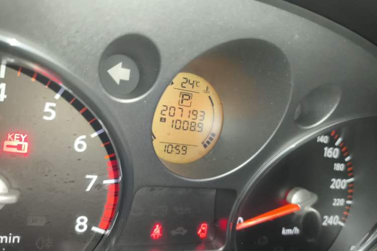 Used Nissan X-Trail 2010 2.5L CVT Flagship Edition 4WD Odometer Close Up