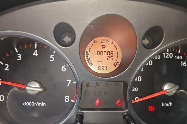 Used Nissan X-Trail 2010 2.5L CVT Luxury Edition 4WD Odometer Close Up