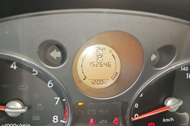 Used Nissan X-Trail 2010 2.5L CVT Luxury Edition 4WD Odometer Close Up