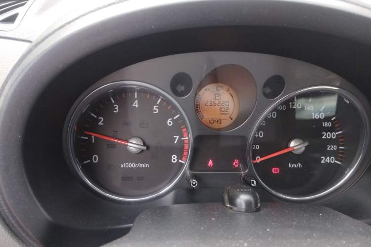 Used Nissan X-Trail 2010 2.5L CVT Luxury Edition 4WD Odometer Close Up