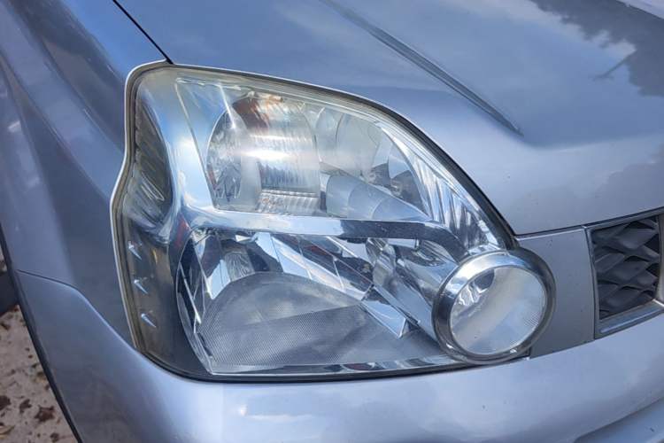 Used Nissan X-Trail 2010 2.5L CVT Luxury Edition 4WD Right Front Headlight