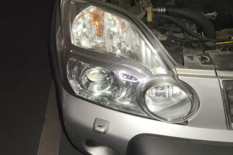 Used Nissan X-Trail 2010 2.5L CVT Flagship Edition 4WD Right Front Headlight