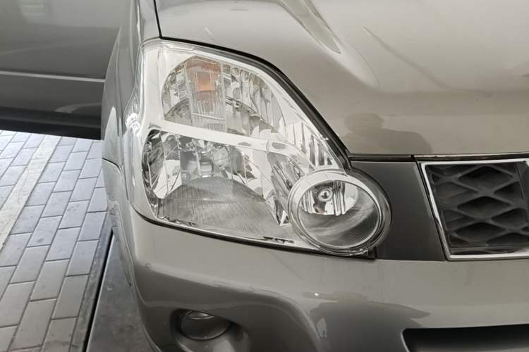 Used Nissan X-Trail 2010 2.5L CVT Luxury Edition 4WD Right Front Headlight