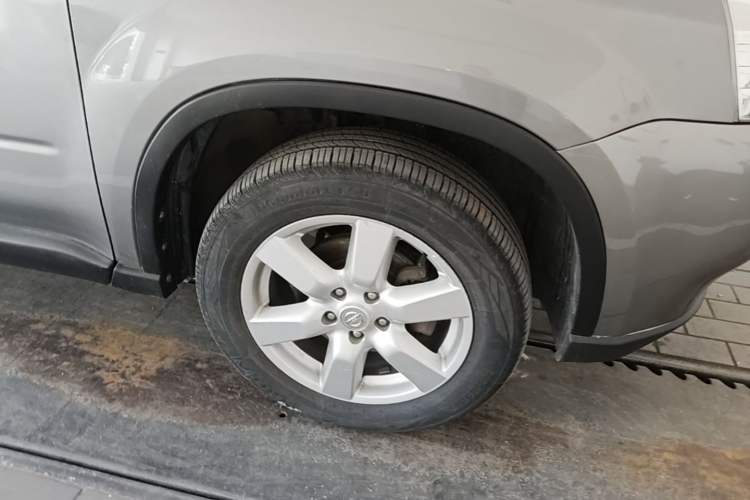 Used Nissan X-Trail 2010 2.5L CVT Luxury Edition 4WD Right Front Wheel Hub