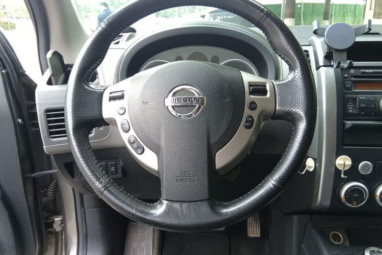 Used Nissan X-Trail 2010 2.5L CVT Luxury Edition 4WD Steering Wheel