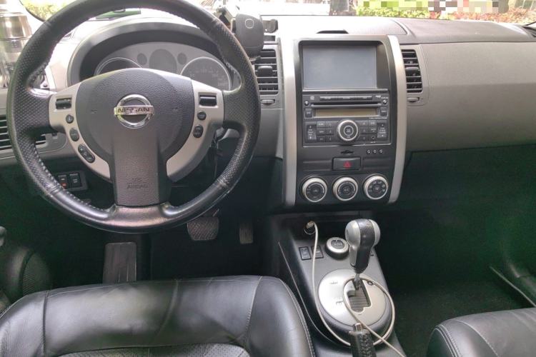 Used Nissan X-Trail 2010 2.5L CVT Luxury Edition 4WD Center Console