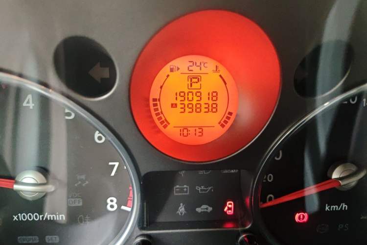 Used Nissan X-Trail 2010 2.5L CVT Ultimate Edition 4WD Odometer Close Up