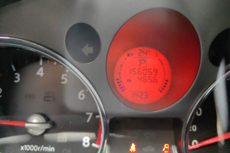 Used Nissan X-Trail 2010 2.5L CVT Luxury Edition 4WD Odometer Close Up