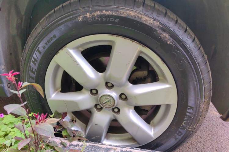 Used Nissan X-Trail 2010 2.5L CVT Luxury Edition 4WD Right Front Wheel Hub