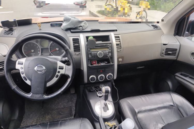 Used Nissan X-Trail 2010 2.5L CVT Luxury Edition 4WD Center Console
