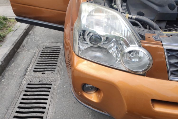 Used Nissan X-Trail 2010 2.5L CVT Luxury Edition 4WD Engine Bay Right