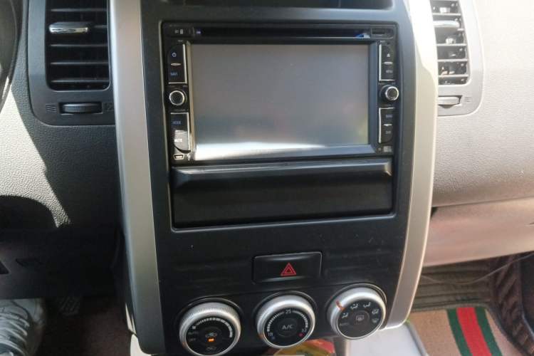 Used Nissan X-Trail 2012 2.5L CVT Luxury Edition 4WD Audio And AC Panel