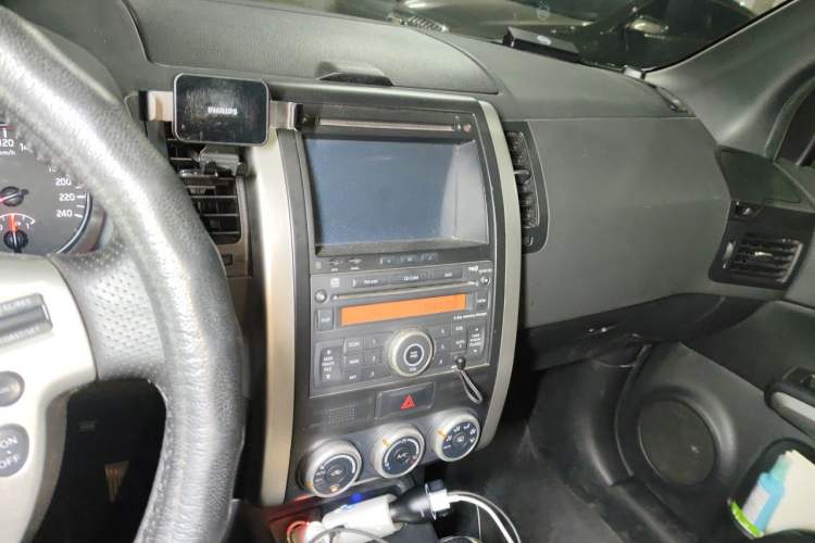 Used Nissan X-Trail 2012 2.5L CVT Luxury Edition 4WD Audio And AC Panel