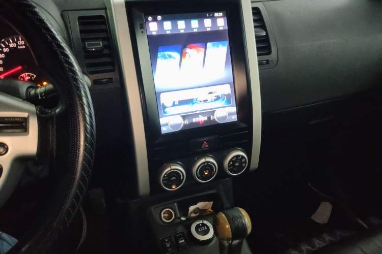 Used Nissan X-Trail 2012 2.5L CVT Luxury Edition 4WD Audio And AC Panel