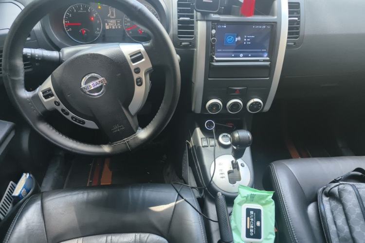 Used Nissan X-Trail 2012 2.5L CVT Luxury Edition 4WD Center Console