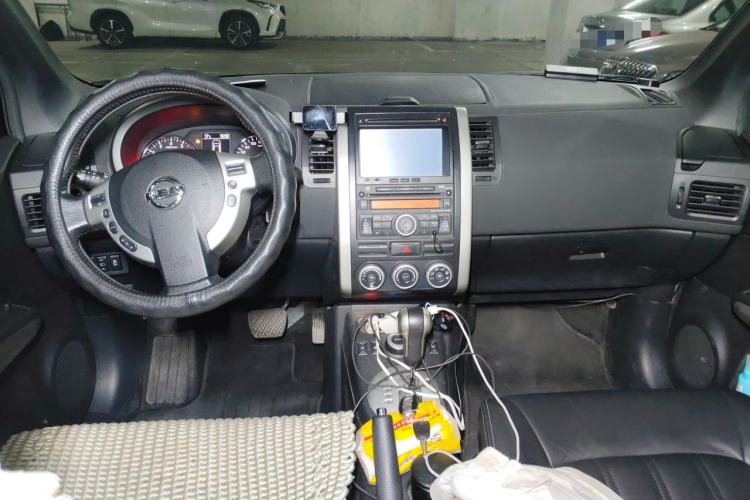 Used Nissan X-Trail 2012 2.5L CVT Luxury Edition 4WD Center Console