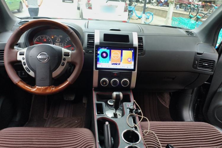 Used Nissan X-Trail 2012 2.5L CVT Luxury Edition 4WD Center Console