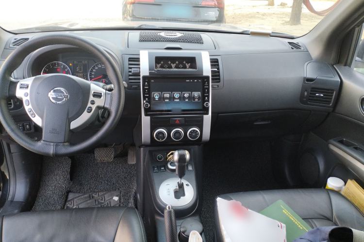 Used Nissan X-Trail 2012 2.5L CVT Luxury Edition 4WD Center Console