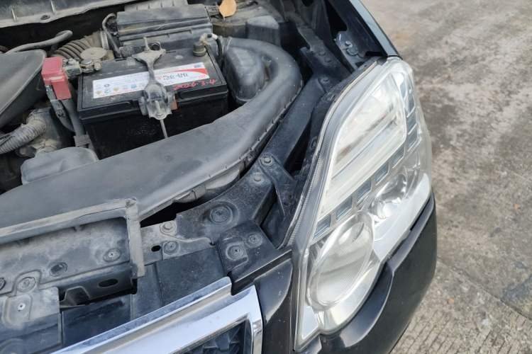 Used Nissan X-Trail 2012 2.5L CVT Luxury Edition 4WD Engine Bay Left