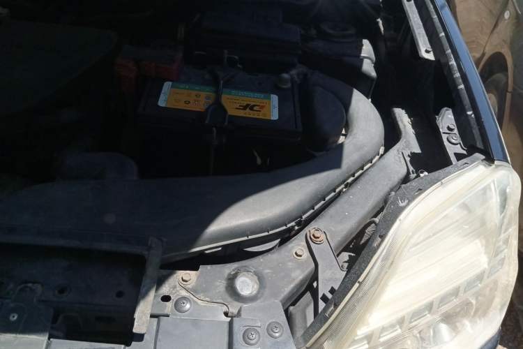 Used Nissan X-Trail 2012 2.5L CVT Luxury Edition 4WD Engine Bay Left