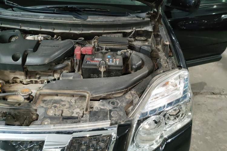 Used Nissan X-Trail 2012 2.5L CVT Luxury Edition 4WD Engine Bay Left