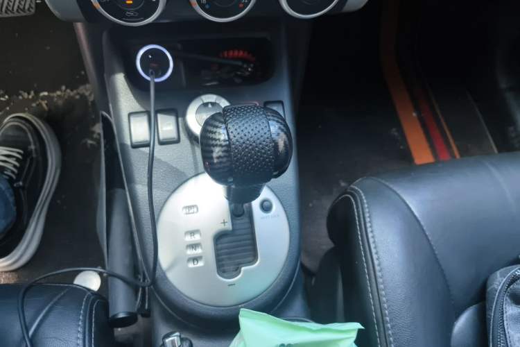 Used Nissan X-Trail 2012 2.5L CVT Luxury Edition 4WD Gear Lever