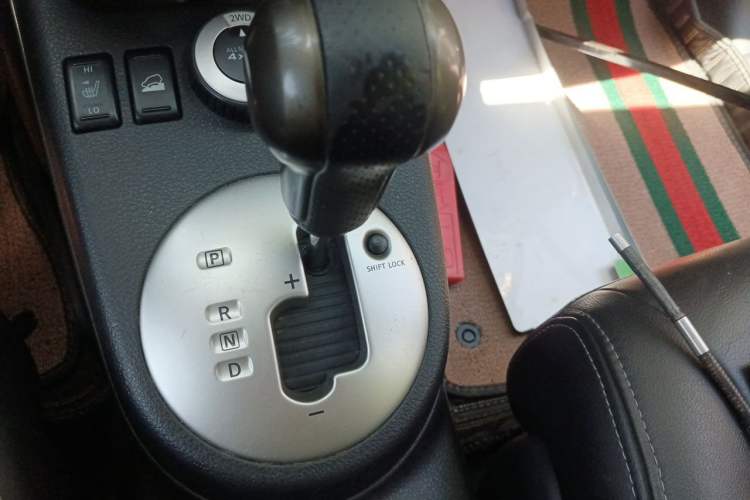 Used Nissan X-Trail 2012 2.5L CVT Luxury Edition 4WD Gear Lever