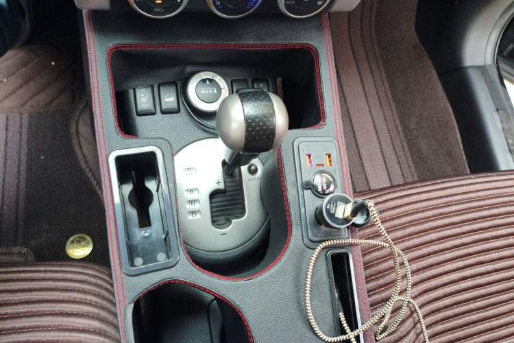 Used Nissan X-Trail 2012 2.5L CVT Luxury Edition 4WD Gear Lever