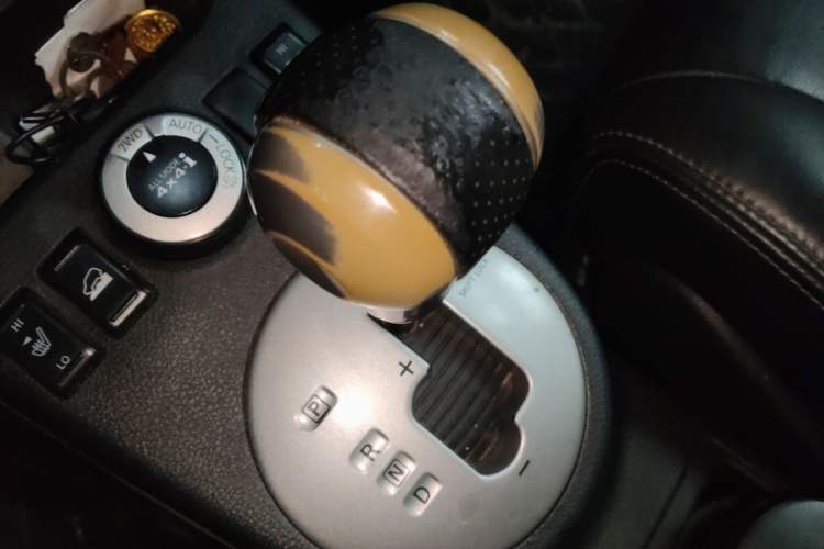 Used Nissan X-Trail 2012 2.5L CVT Luxury Edition 4WD Gear Lever